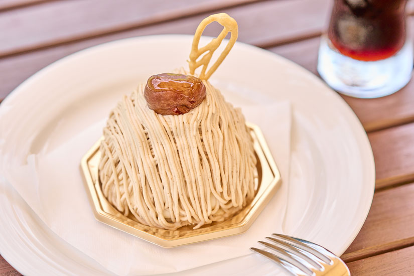 レストランのほか、ホテルのルームサービスでも人気。ジャンボモンブラン1850円