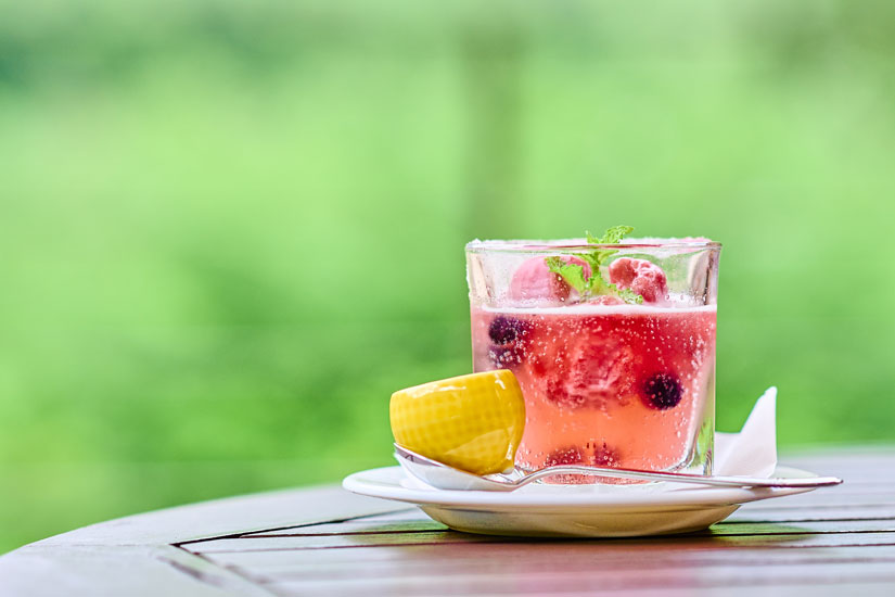 夏季限定「deep Breath〜上高地で…〜」1000円。グラスにグラニュー糖をつけてスノースタイルに