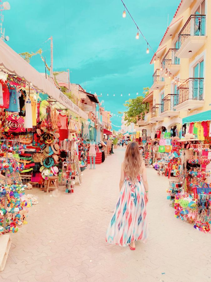  カラフルな路地はまさにアート