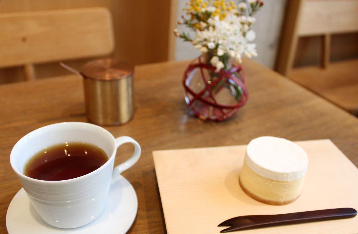 「スイーツセット」（写真は「Kaikadoチーズケーキ」と「Kaikadoスーパーナチュラルブレンド」のセット） 1580円