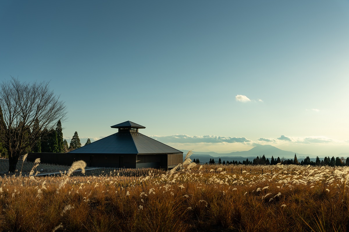 湯あみ小屋とすすきの原
