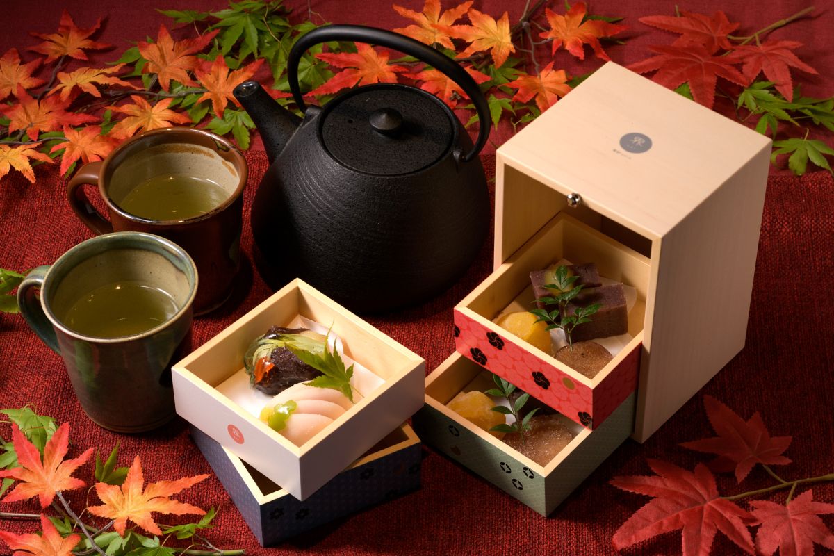 和菓子重と日本茶のセット
