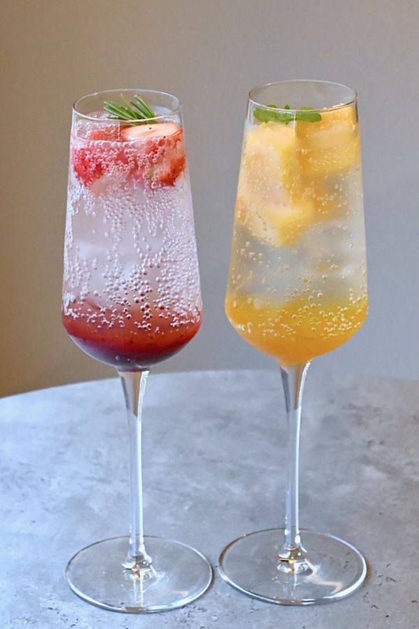 「フレーズの苺ソーダ」980円（写真左）と「マンゴーソーダ」980円（同右）