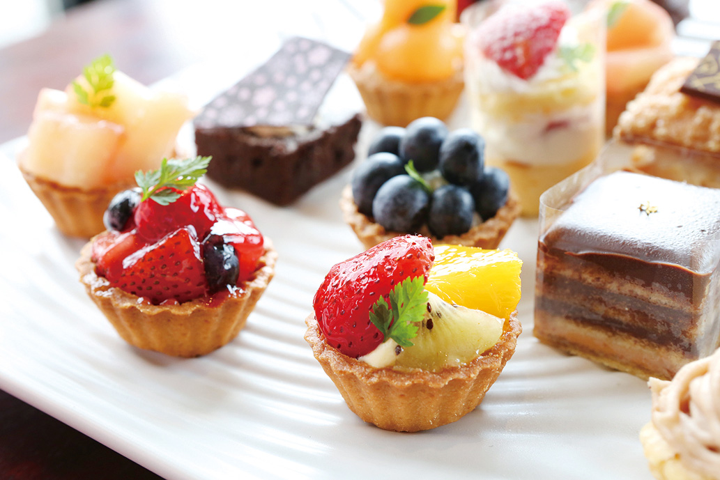 「confiteria S」のお菓子　プチケーキ10個入り2376円など   ※写真はイメージ