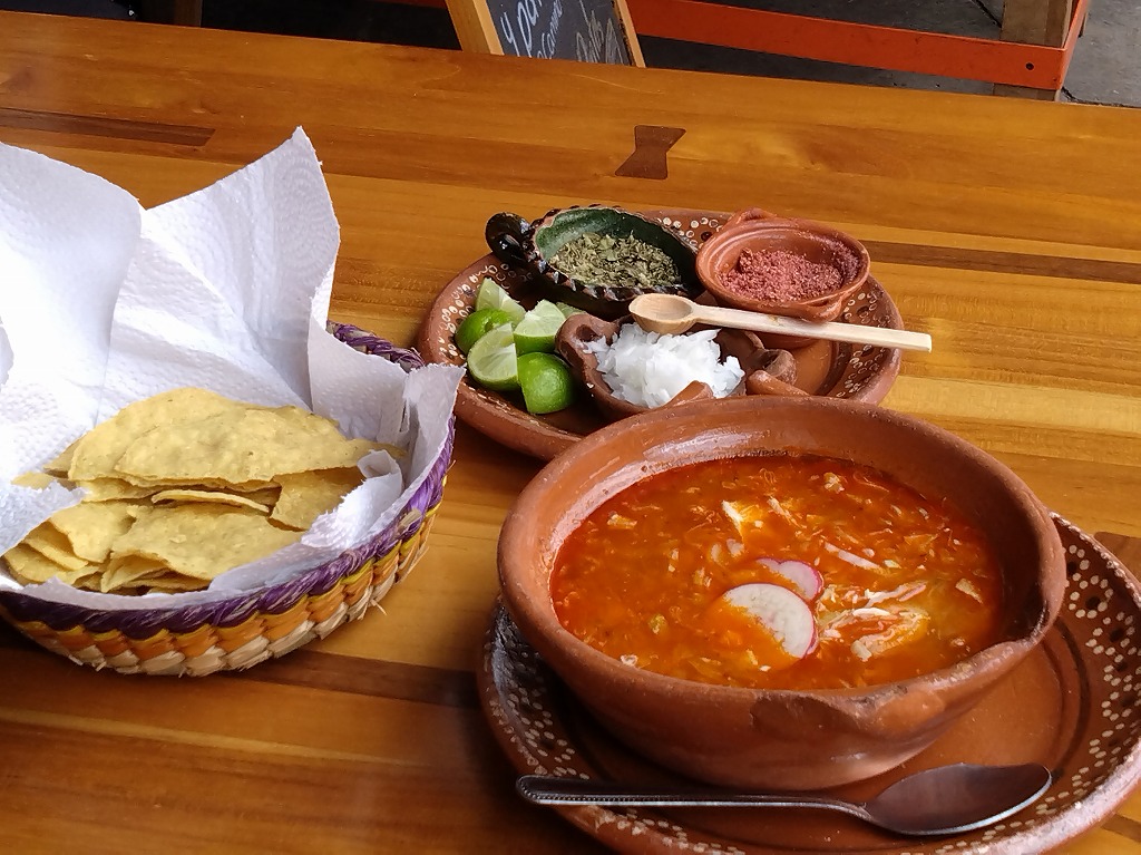 タクシーの運転手さんが「メキシコ・シティに来たら絶対食べるべき」と勧めてくれた「ポソレ」