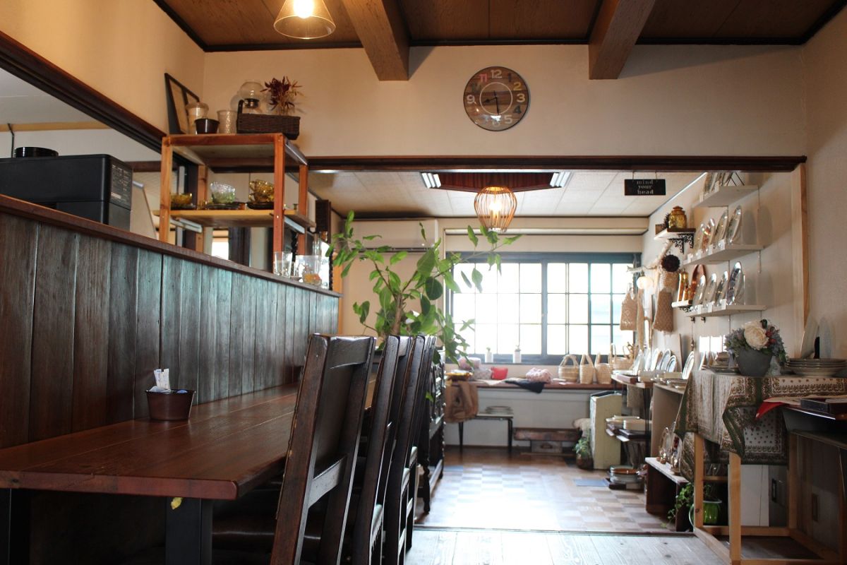 1階のカウンター席