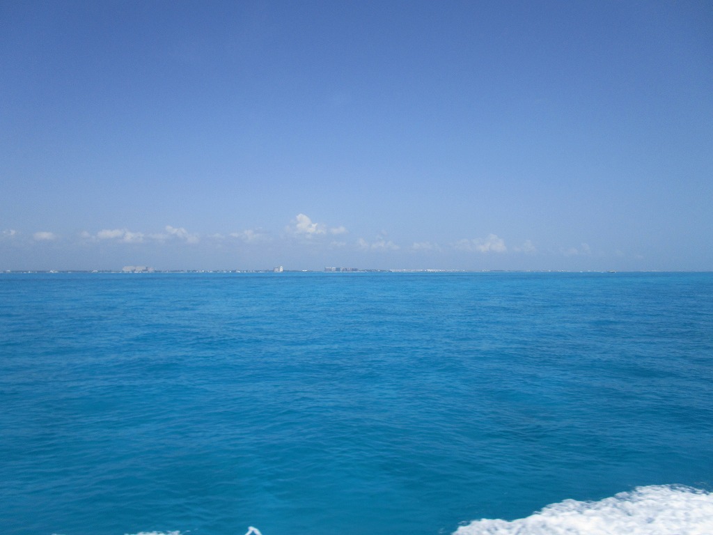 船上からの眺め。カリブ海ならではの海の色がたまりません