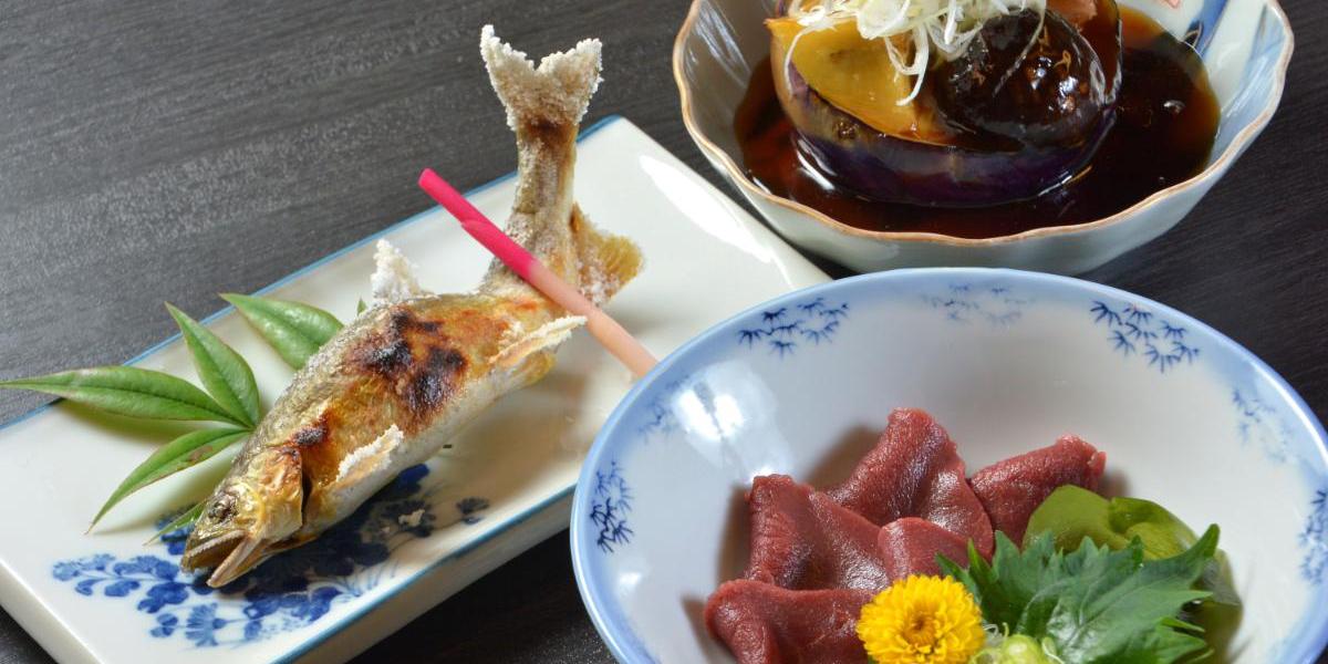 山里の温泉旅館に泊まって、鮎の手づかみやそば打ち、ブルーベリーの収穫体験を堪能【夏焼温泉 青柳亭（愛知県 豊田市）】