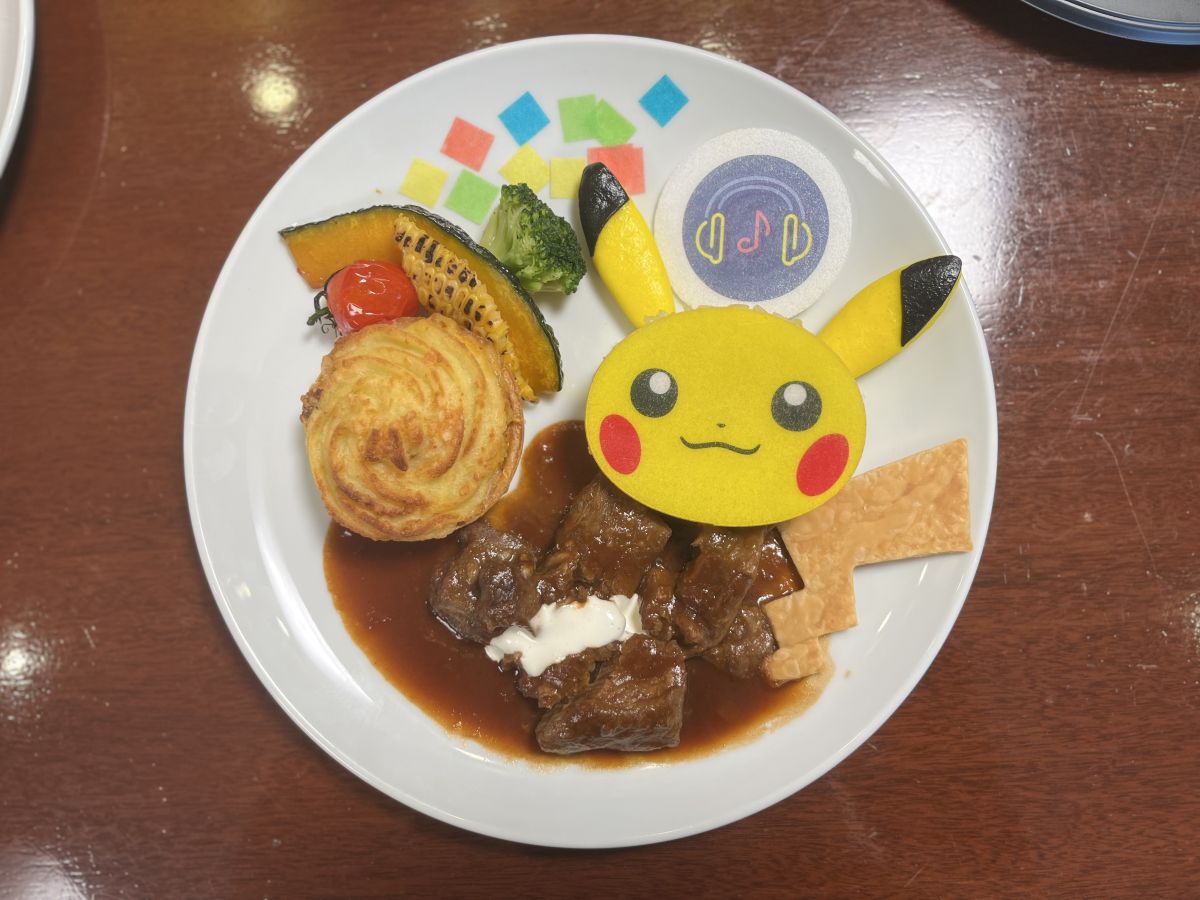 DJピカチュウ アゲアゲ♪ ハロウィーン・パーティープレートセット2400円