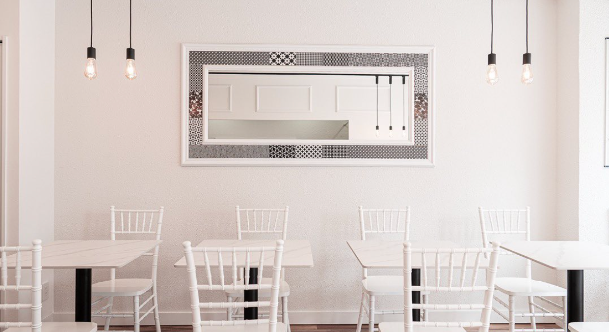 © THE SULTRY STRAITS