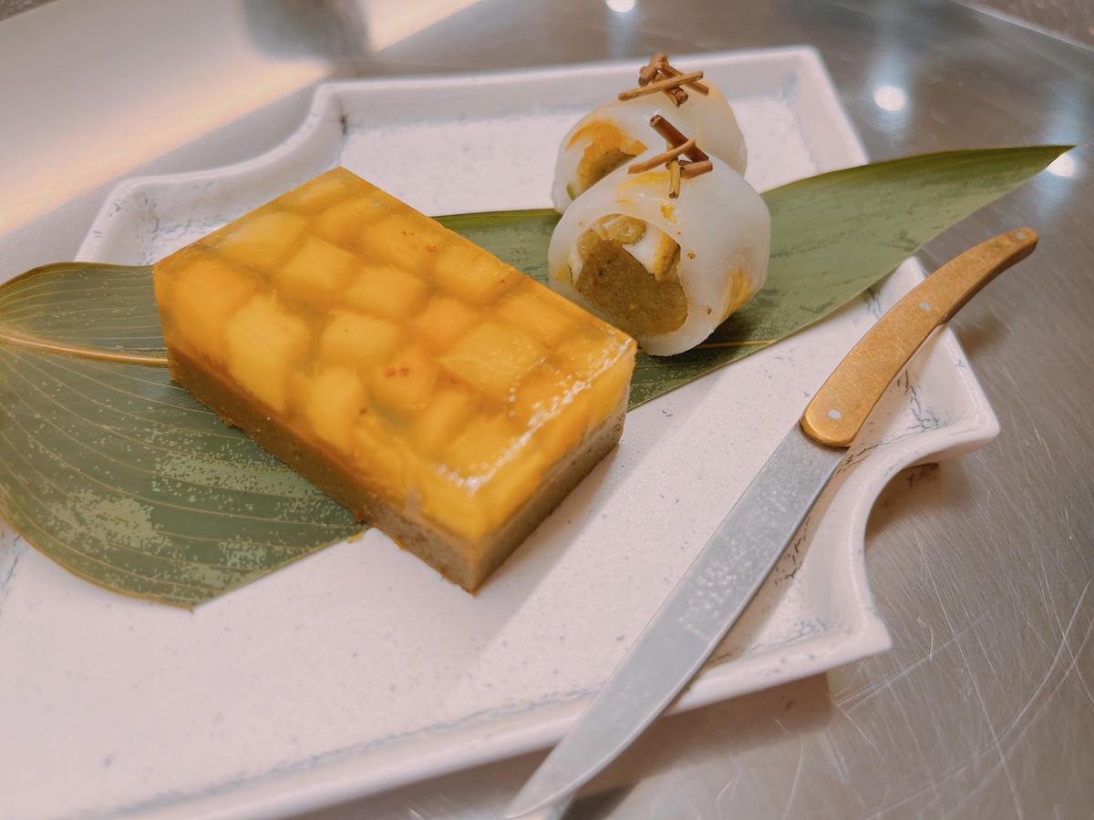 （左）「柿」（右）「青みかんの外郎」