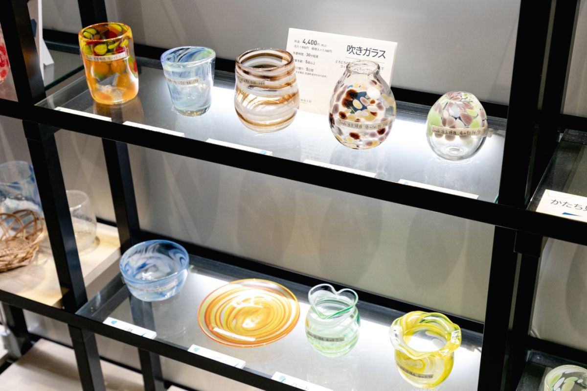 「日本橋玻璃工房」で吹きガラス体験！ 