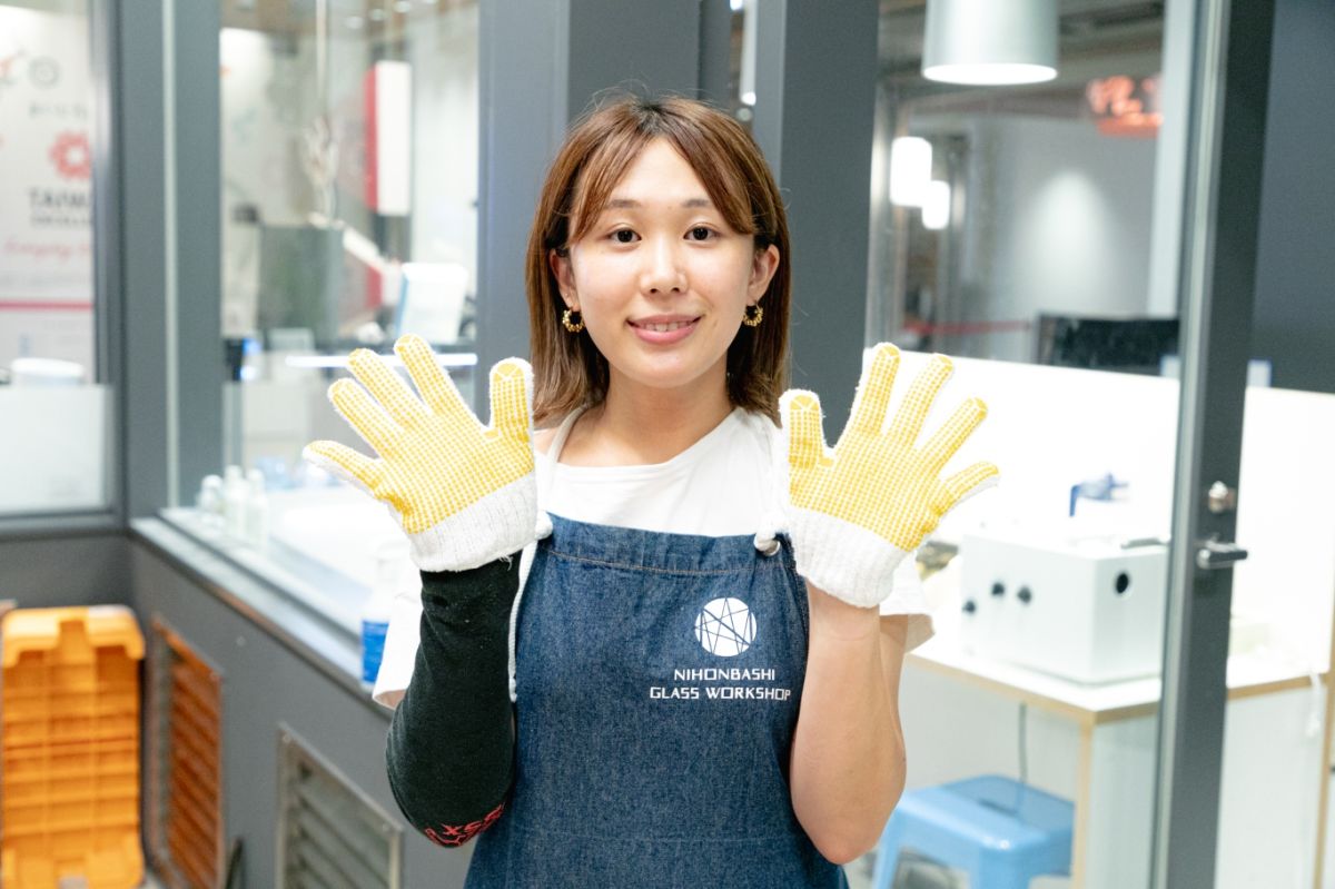 「日本橋玻璃工房」で吹きガラス体験!
