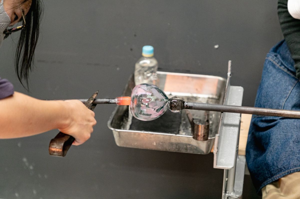 「日本橋玻璃工房」で吹きガラス体験！ 