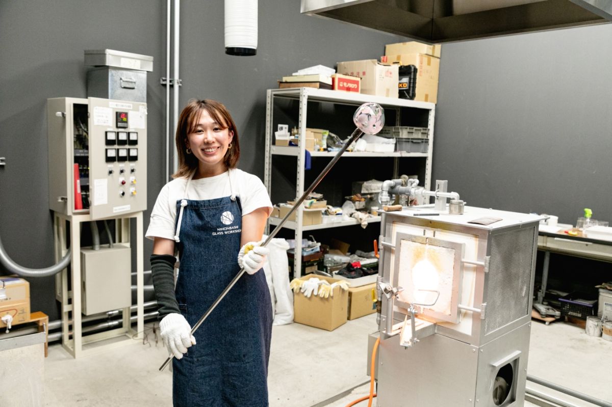 「日本橋玻璃工房」で吹きガラス体験！ 