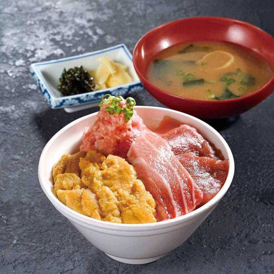 「うにまぐろ食べ比べ丼（１杯、味噌汁、漬物付き）」3740円/夜市 うに専門店 世壱屋 ※初登場