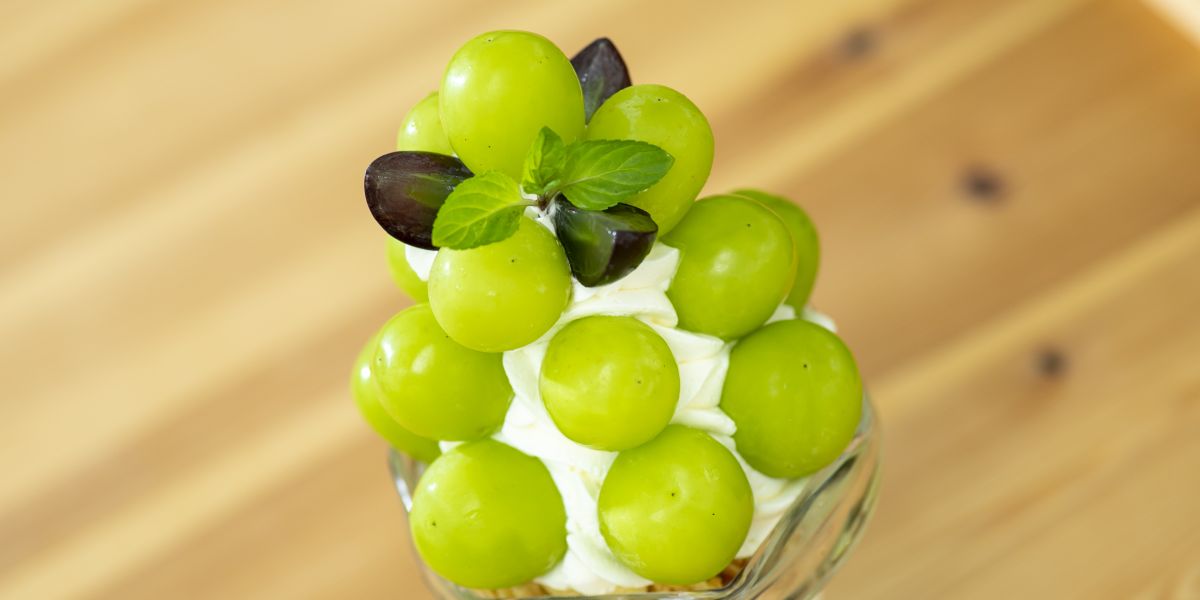 【山梨市】今が旬のシャインマスカットパフェ ！富士の絶景と旬果スイーツを「山梨県笛吹川フルーツ公園」で