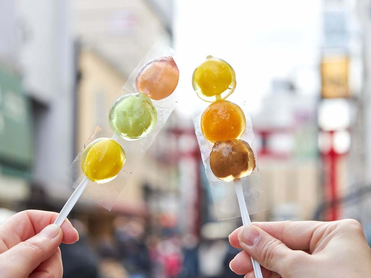 （写真左、上から）青森ふじりんご・国産シャインマスカット・湘南ゴールド、（写真右、上から）瀬戸内レモン・北海道産えびすかぼちゃ・ミルクティー