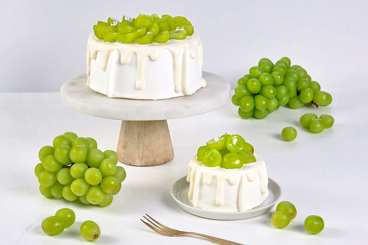 「プレミアムシフォンケーキ ～シャインマスカット～ 」お一人様用 2500円　Lサイズ 5600円 ／MERCER bis GINZA [B2F]