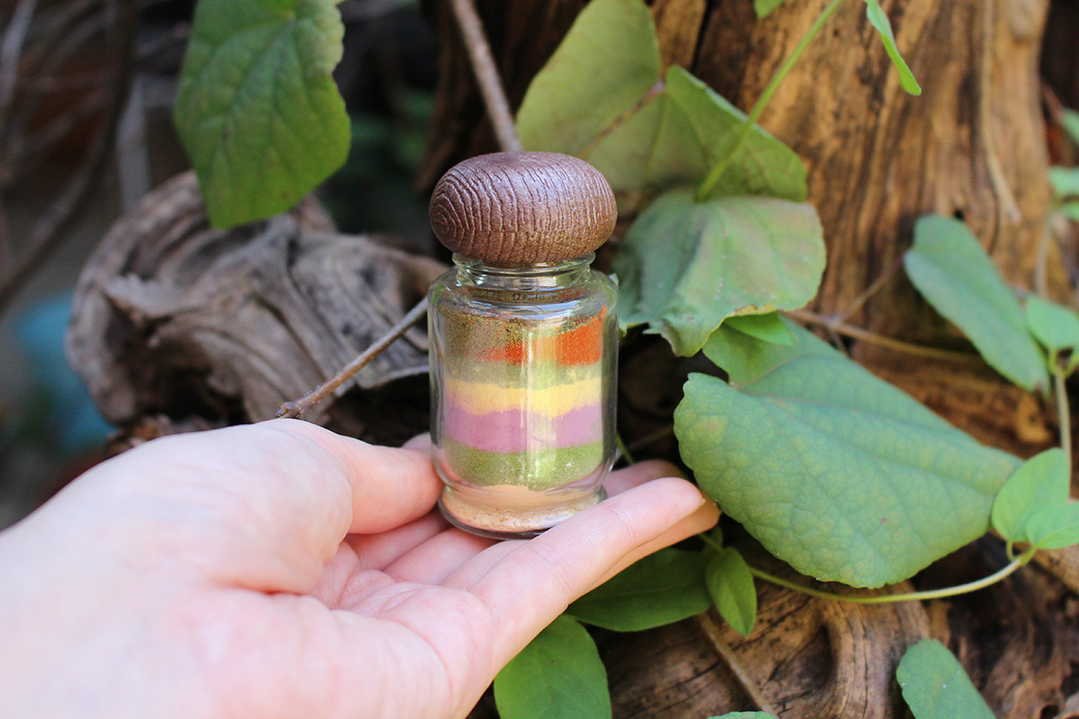 私がチョイスしたのは下からニンジン、ホウレンソウ、ムラサキイモ、カボチャ、クロモジ、パプリカ、サンショウのパウダー