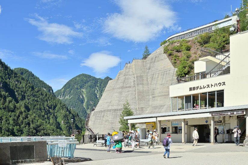 1階にショップと軽食処、2階にレストランと3階には無料の休憩スペースも