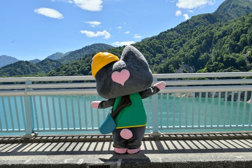 頭の後ろにあるハートマークには、触れた人に良いことが訪れるというジンクスがあるみたい