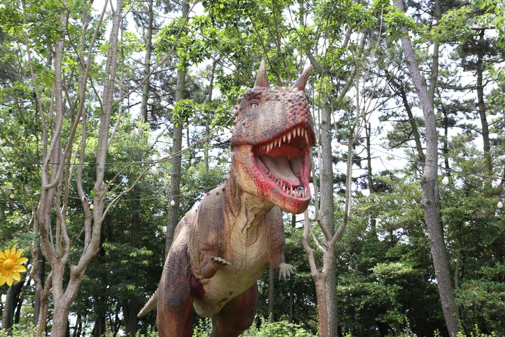 恐竜の像