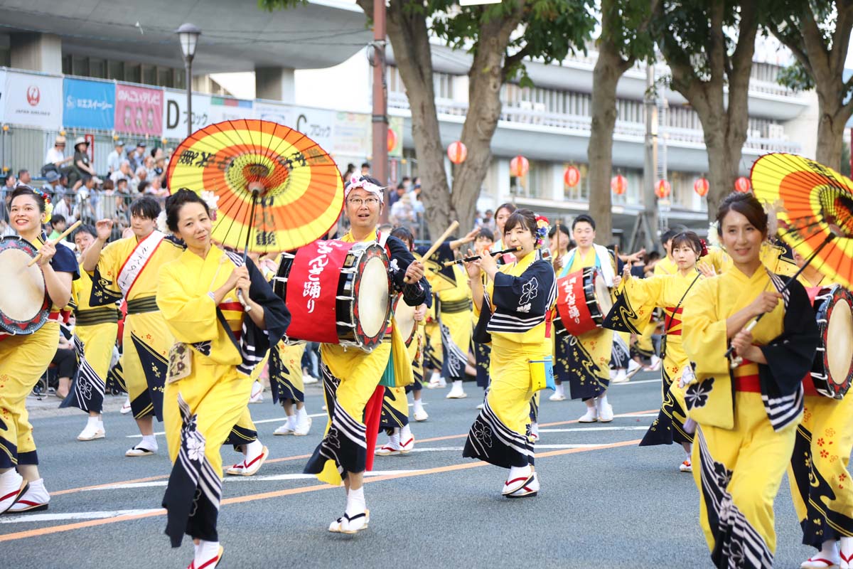 踊りや太鼓、囃子などひとときも目が離せない