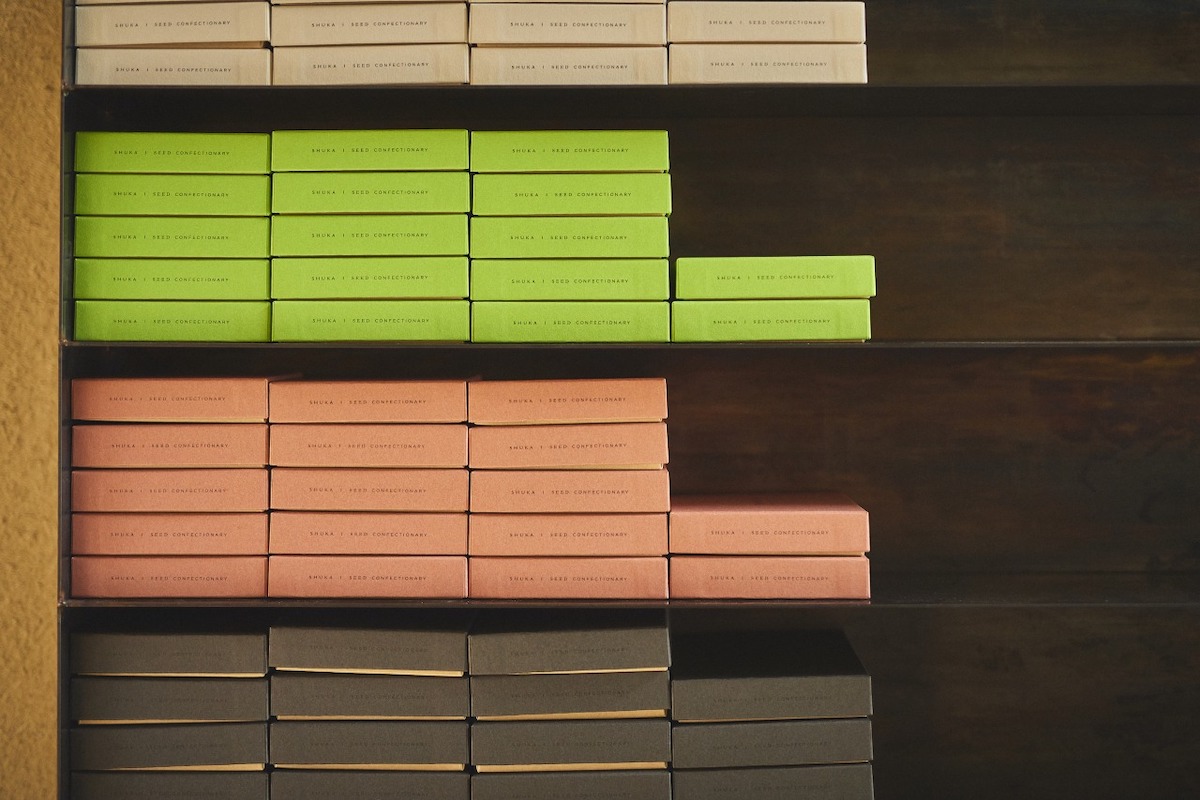 「斗六豆（とうろくまめ）」900円「瑞穂大納言小豆」900円「丹波黒豆」1100円「カシューナッツ」1100円「ピスタチオ」1300円「カカオ」1300円