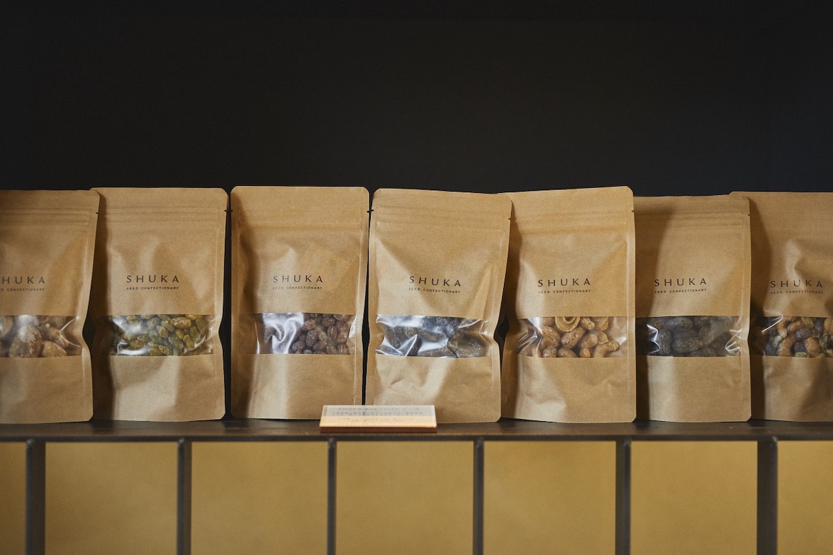 「斗六豆（とうろくまめ）」1300円「瑞穂大納言小豆」1300円「丹波黒豆」1500円「カシューナッツ」1500円「ピスタチオ」1700円「カカオ」1700円