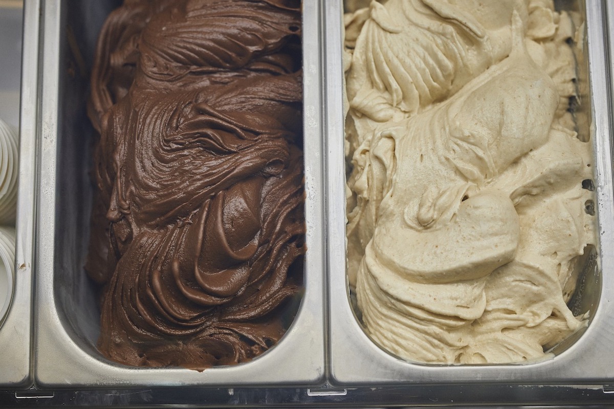 左から「カカオ」「カシューナッツ」