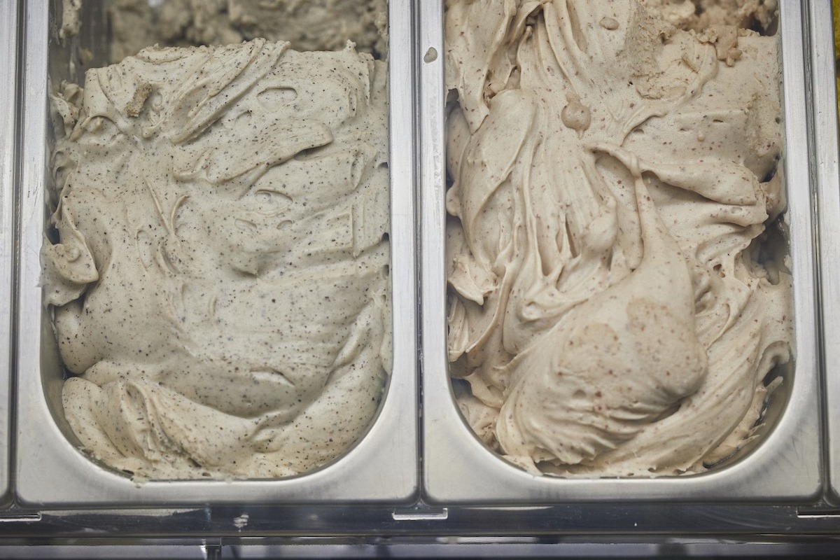 左から「丹波黒豆」「瑞穂大納言小豆」