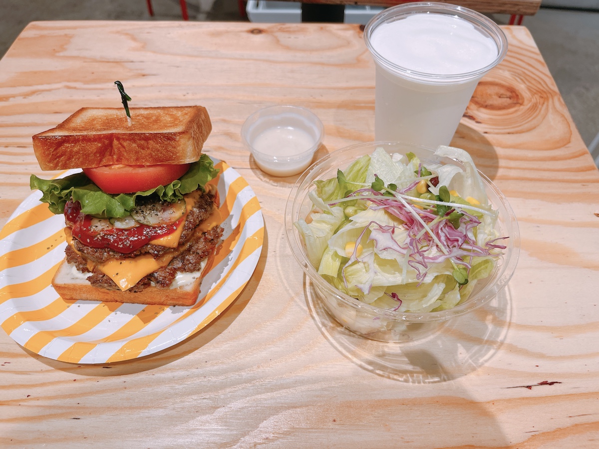 「サラダ＋ドリンクセット」＋440円※写真は「JB's スペシャル＋サラダ＋ドリンクセット」1390円