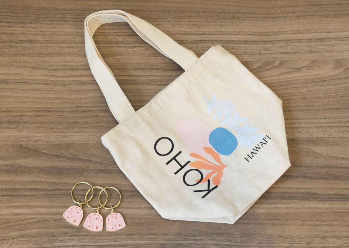 ミニトートバッグ $38、キーチェーン 各$10