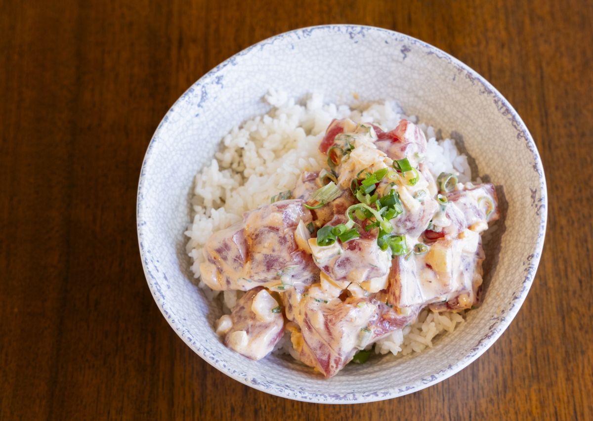 スパイシーアヒ・ポキボウル・レギュラー（ランチ＆ディナーメニュー）$17