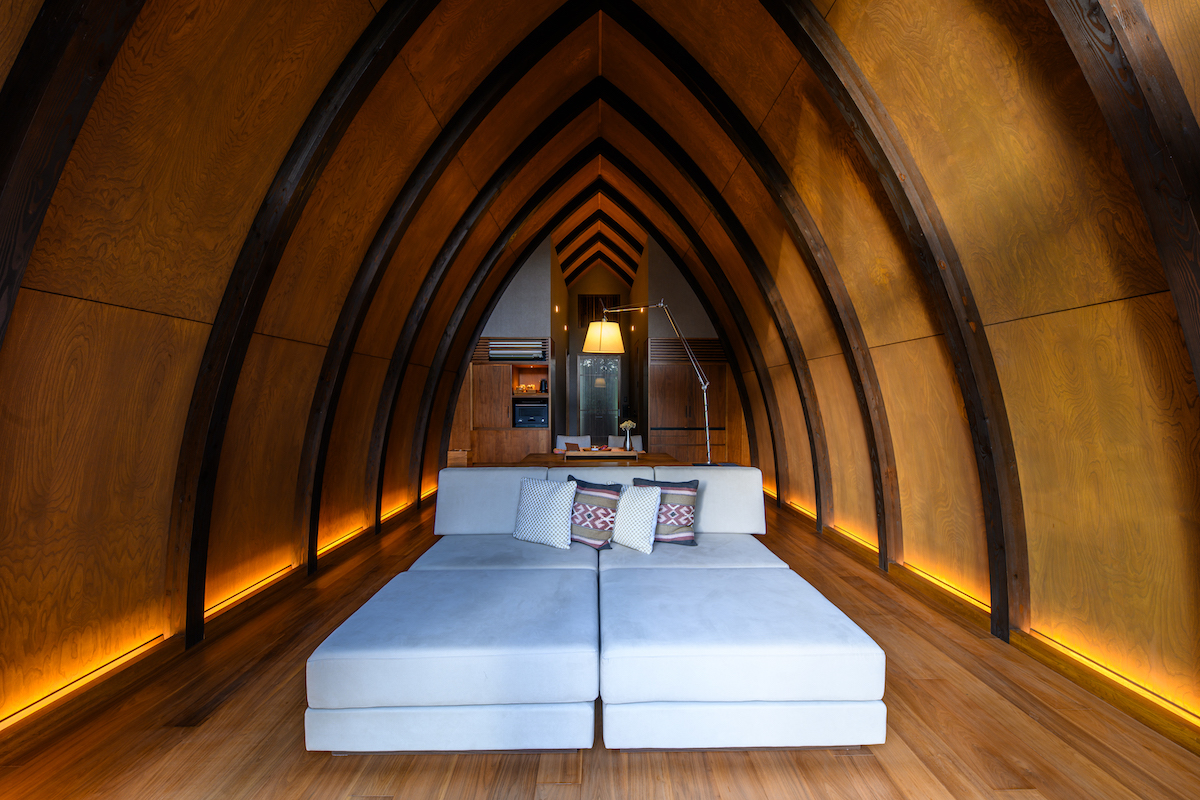 窓側からお部屋を見た様子