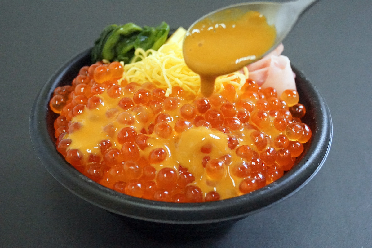「イクラ丼　うにソースかけ」1600円/蔵