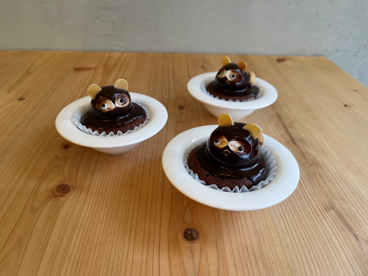 「ネオたぬきケーキ」各380円