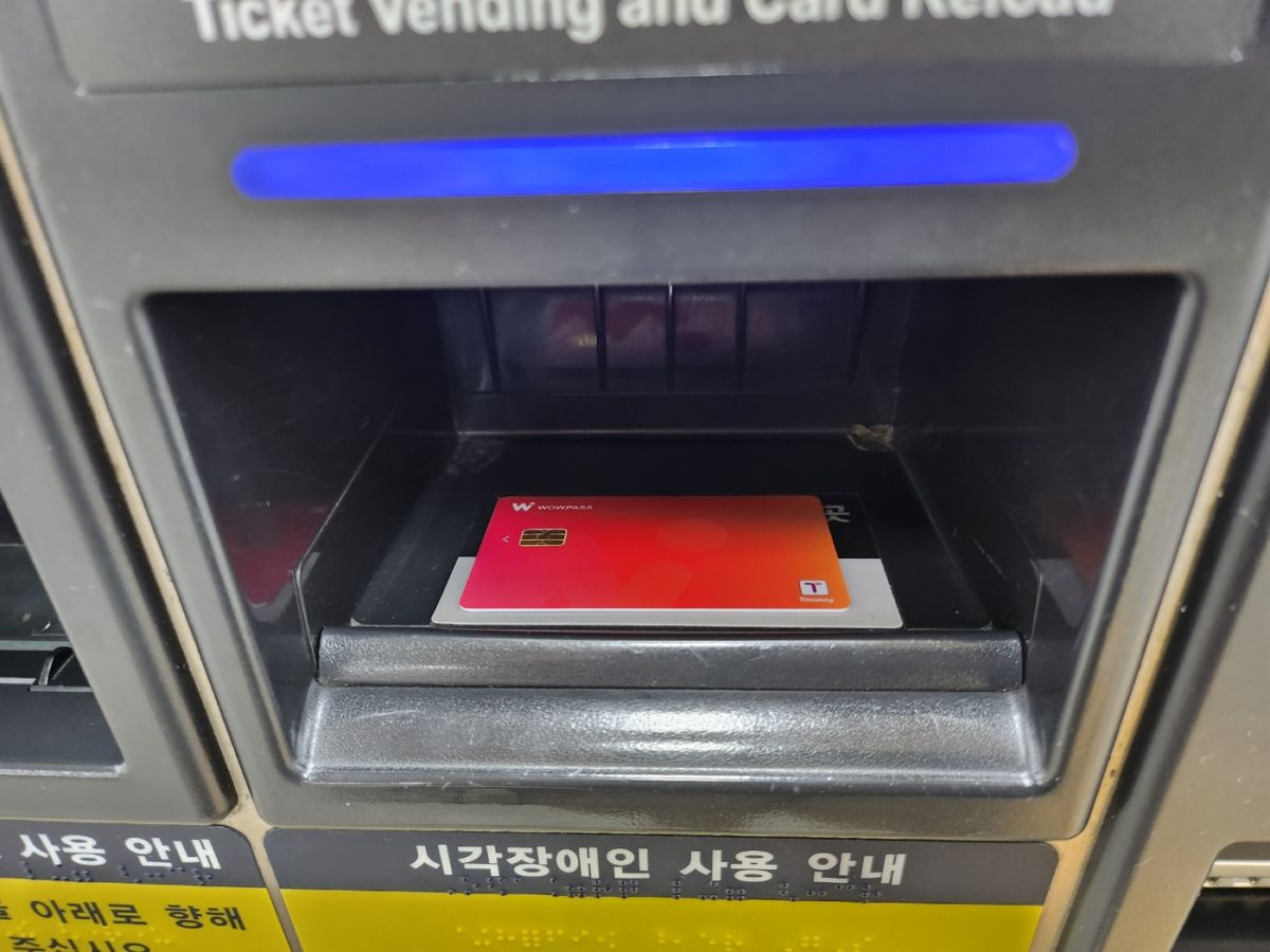 T-moneyカードと同じようにチャージできます。