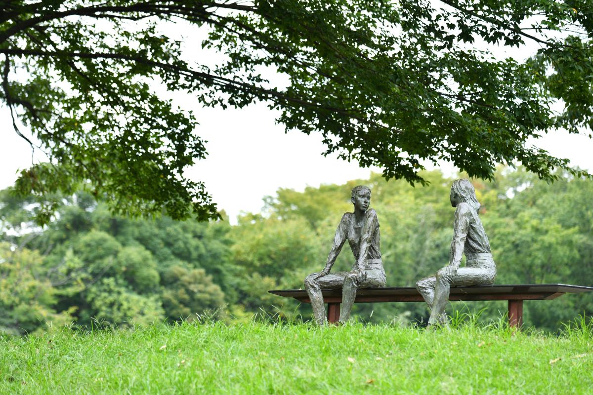 大きな広場にある『アンとミッシェル』