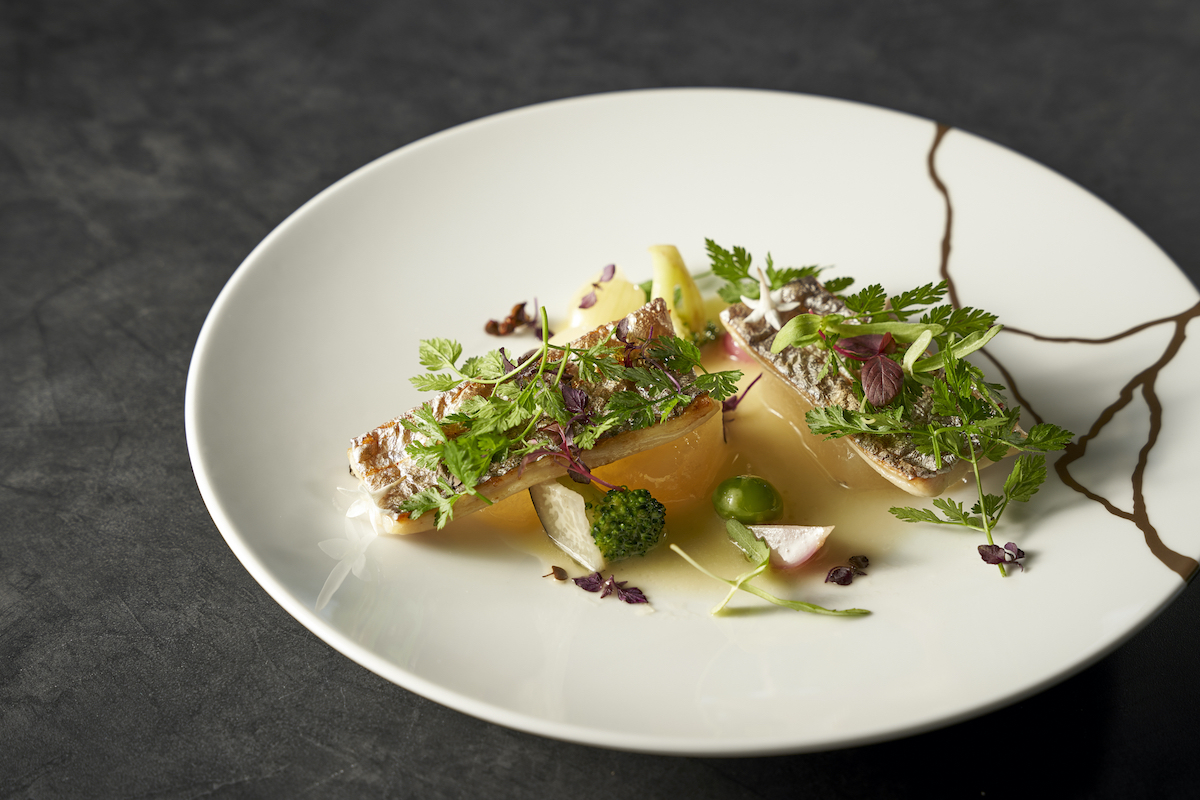 魚料理「太刀魚の炙り　生ハムと太刀魚の出汁で炊いた冬瓜 山葵のアクセント」