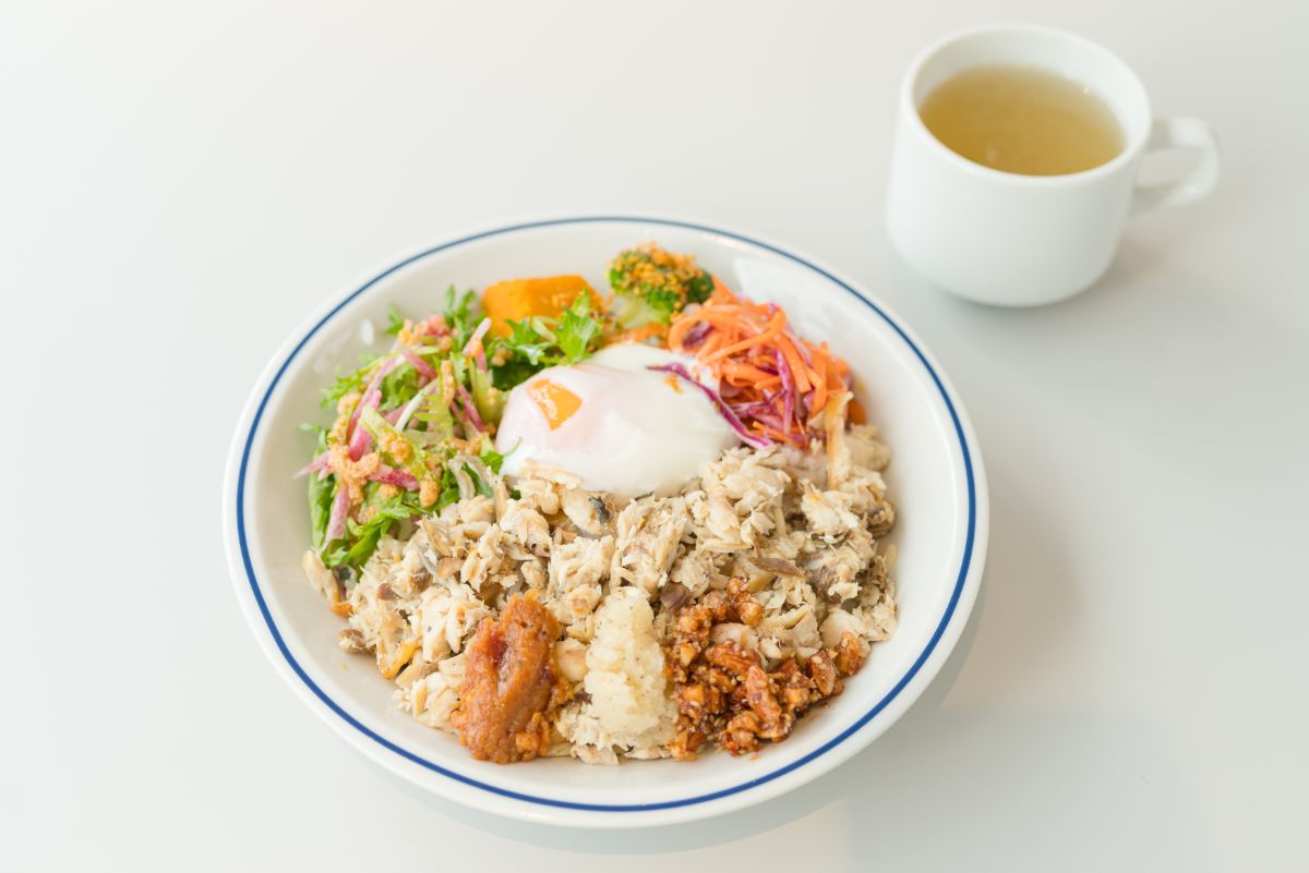 「ひものボウル（スープ付き）」1400円