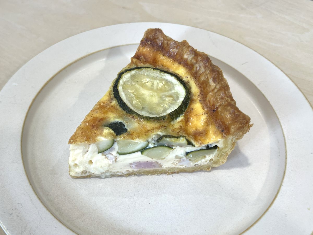 「ズッキーニとベーコンのキッシュ」500円