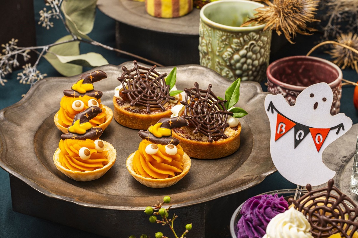 パンプキンパイ（左）／マロンクランブルタルト（右）