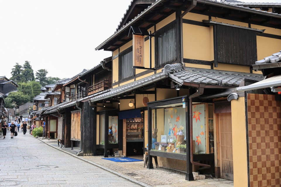 Peter Rabbit™ SHOP&BAKES 京都・二寧坂店