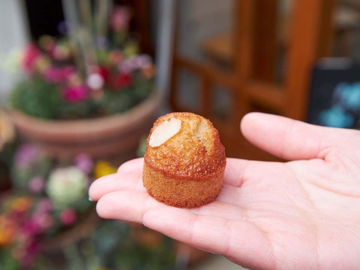 淡路島の藻塩を使用しシンプルに仕上げた「フィナンシェ」のプレーン味