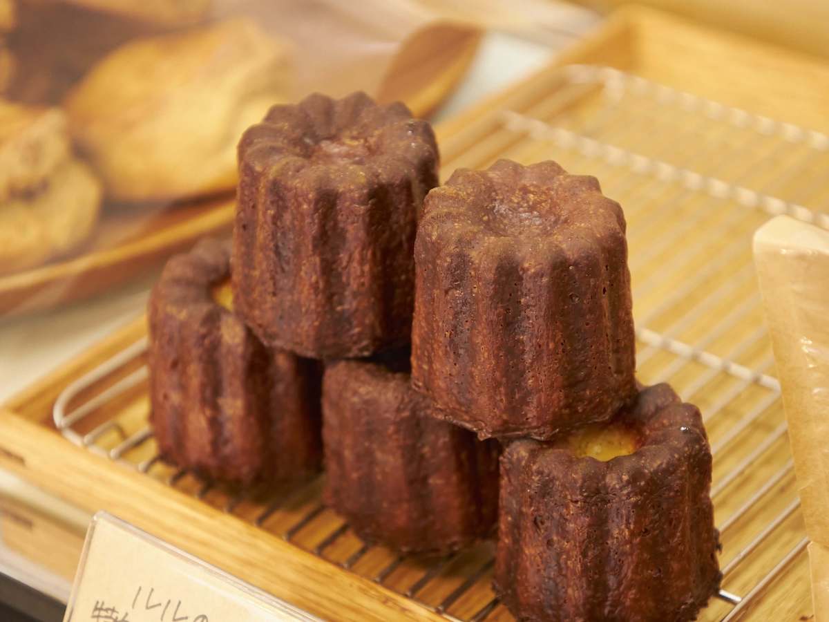 「ルルのカヌレ」1個300円 