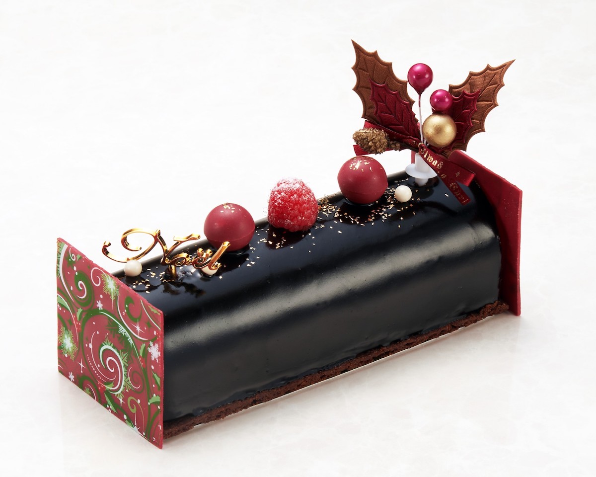 「Bûche de Noël　ブッシュ・ド・ノエル」4320円（縦 約17cm×横 約6.5cm×高さ 約6.5cm、4～6名分）。店頭販売あり（予約も可能）