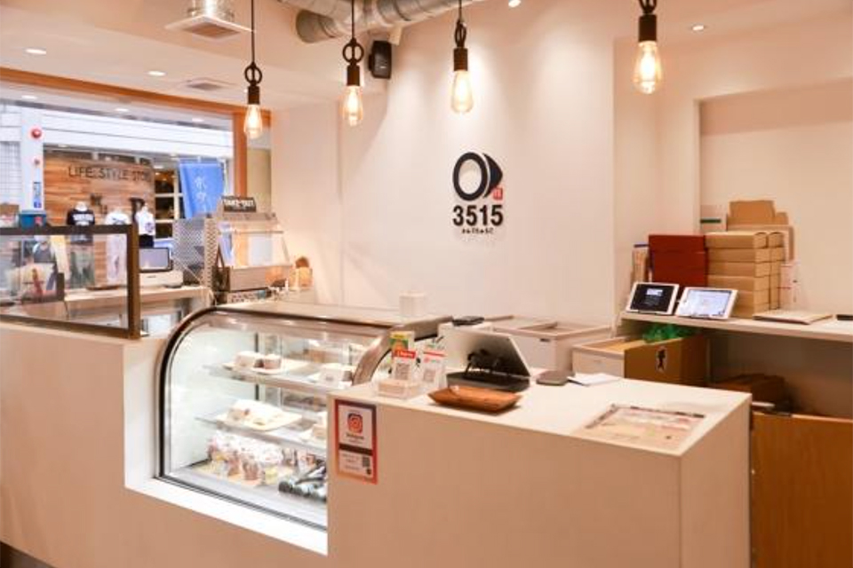 自由な心地よさと、透明感のあるかわいらしい店内。