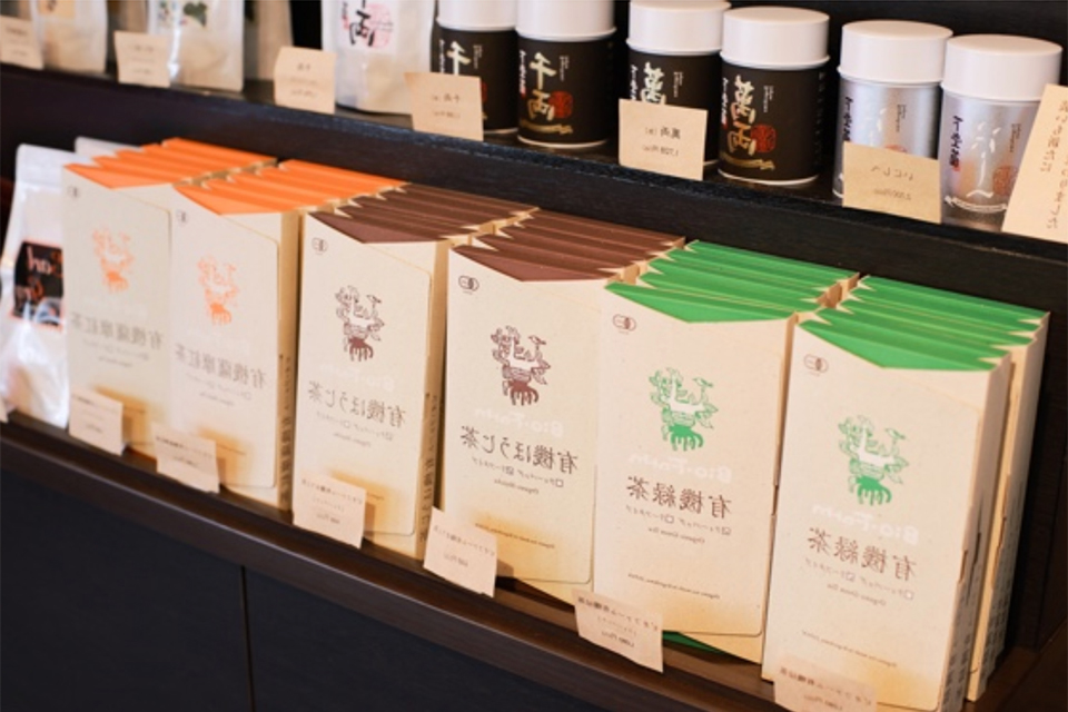 緑茶、ほうじ茶、紅茶が揃うオリジナル有機茶シリーズ